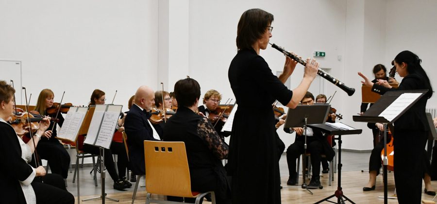 Hobojistka Petra Kadlecová s orchestrem, podzim 2025